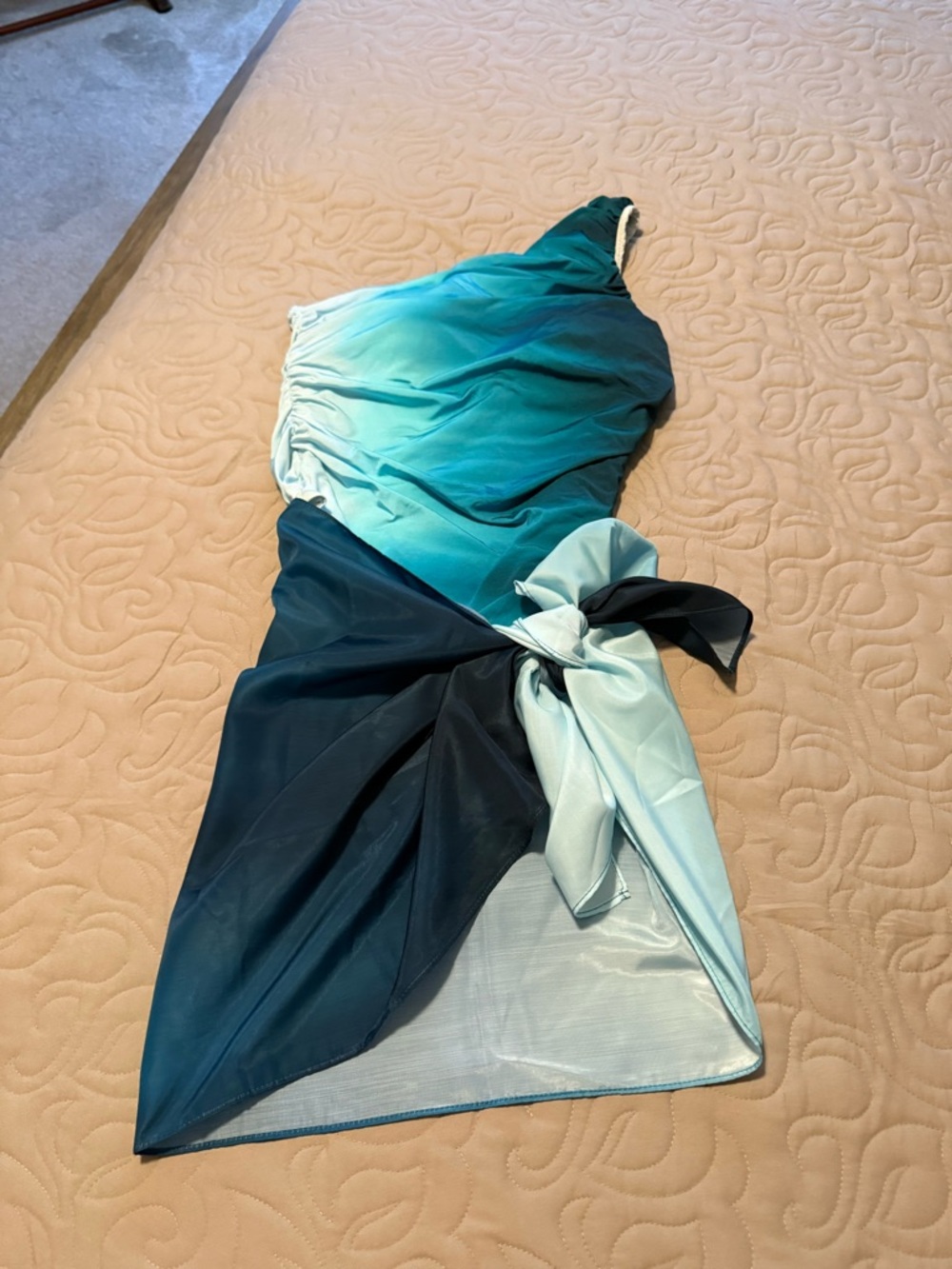 LaBlanca One-Shoulder Ombre Swimsuit with Matching Sarong (NWOT) - Picture 5 of 14